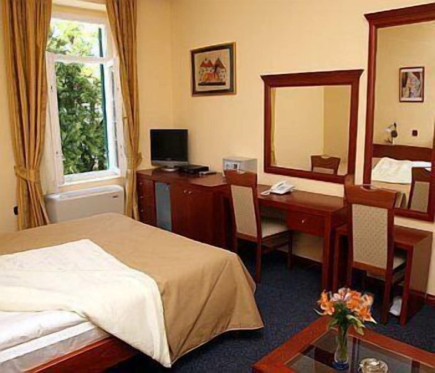 Hotel Montenegrino Tivat Zewnętrze zdjęcie
